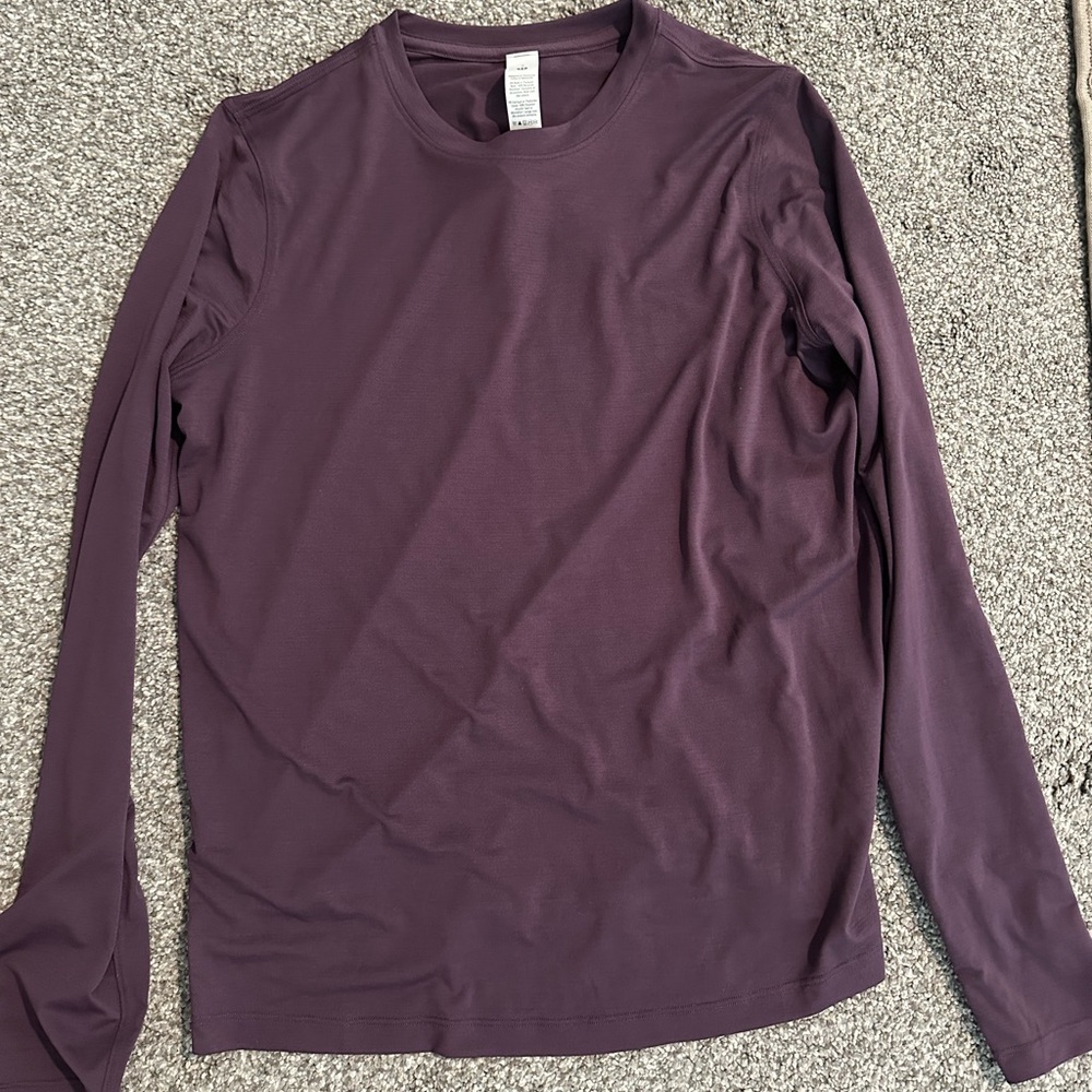 Lululemon ultralight hip-length long-sleeve shirt